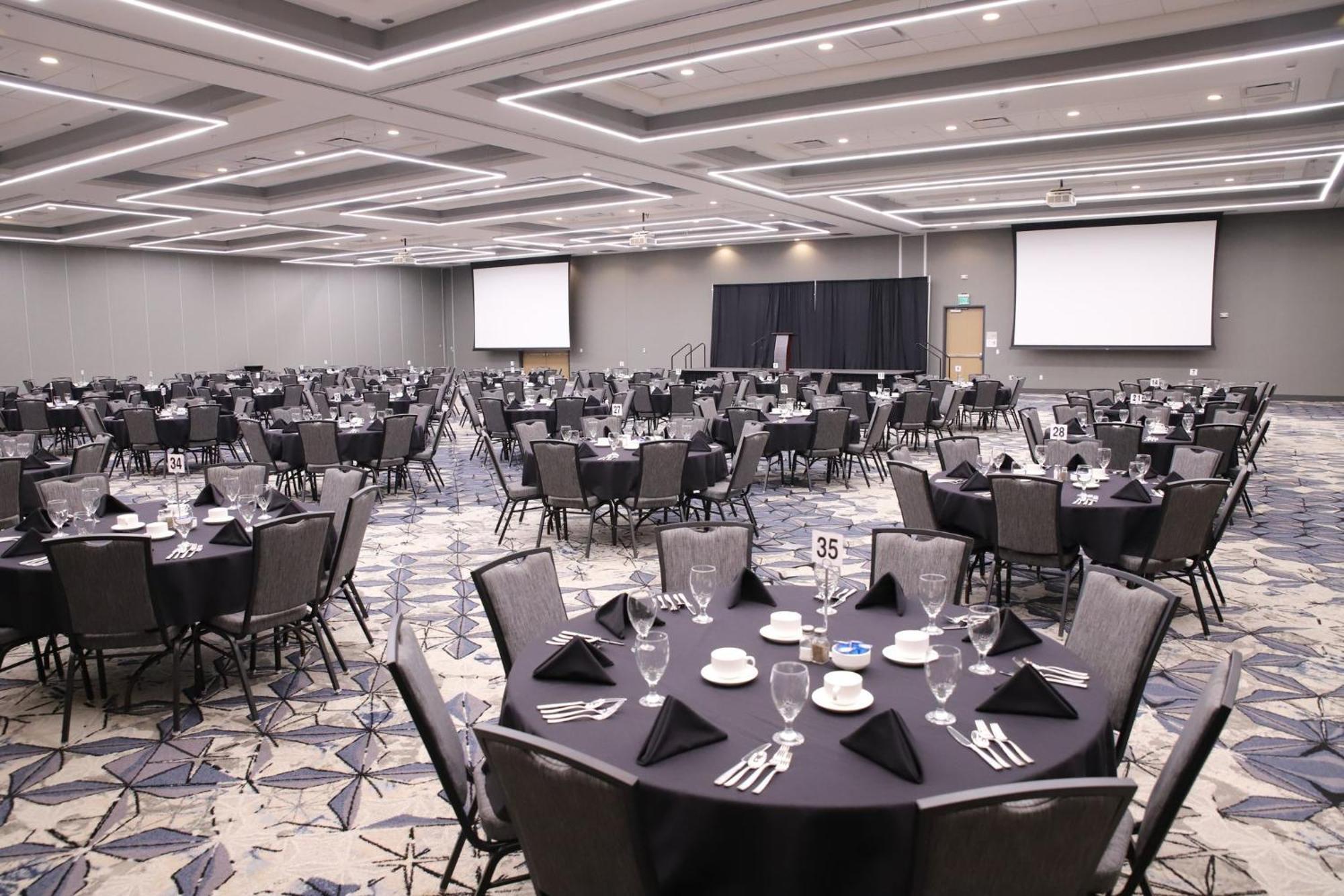 Holiday Inn & Suites Cedar Falls-Waterloo Event Ctr By Ihg Zewnętrze zdjęcie