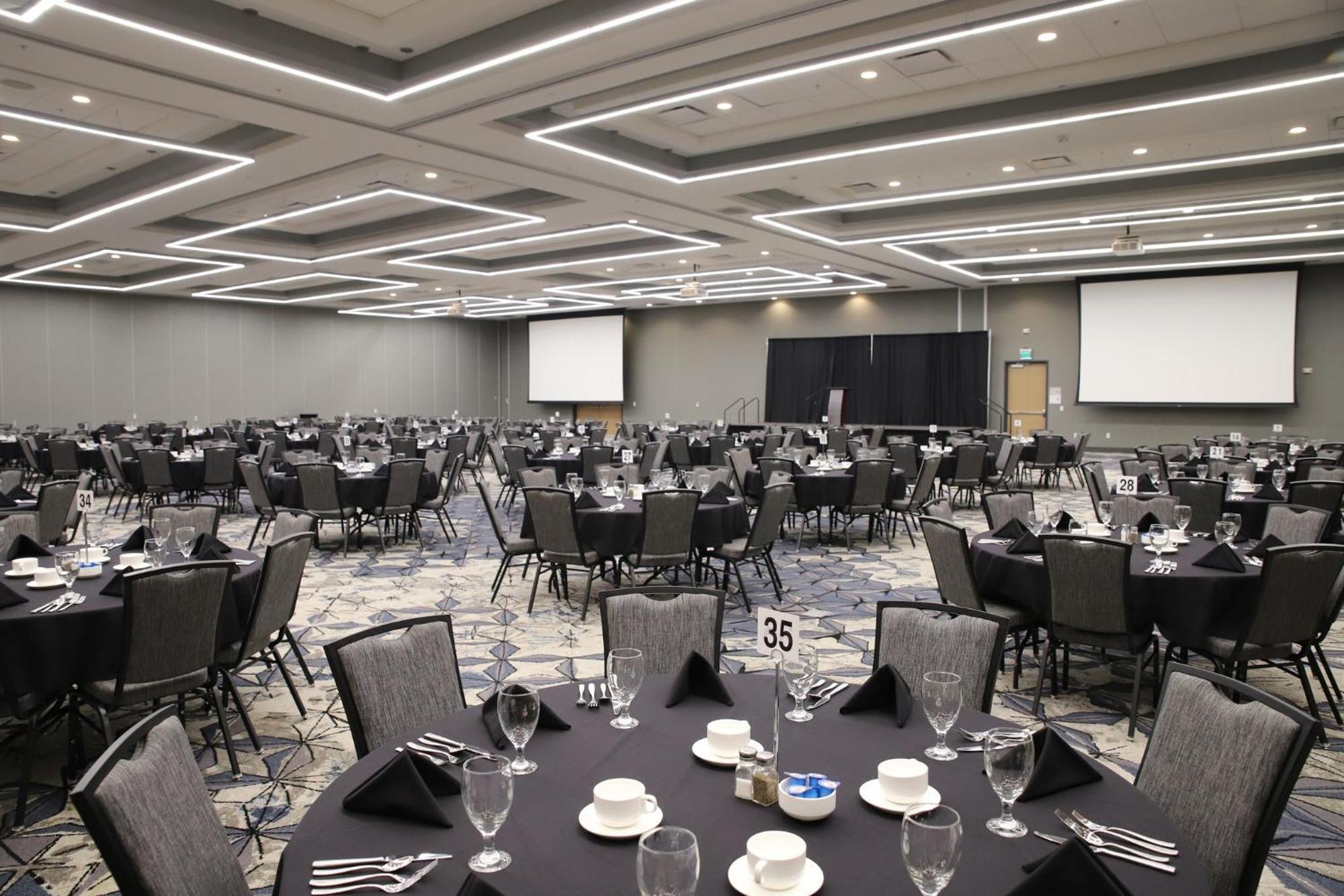 Holiday Inn & Suites Cedar Falls-Waterloo Event Ctr By Ihg Zewnętrze zdjęcie