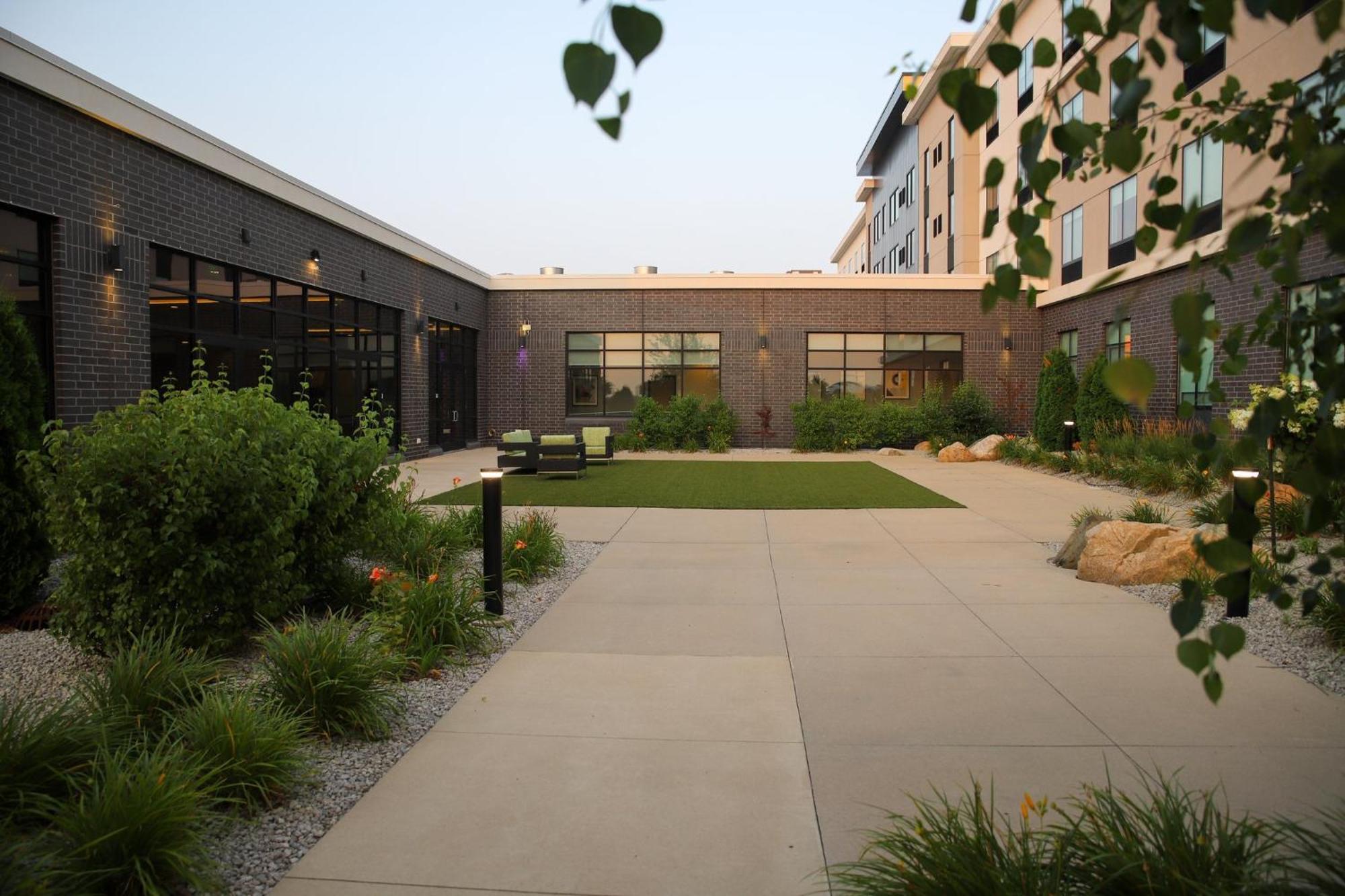 Holiday Inn & Suites Cedar Falls-Waterloo Event Ctr By Ihg Zewnętrze zdjęcie