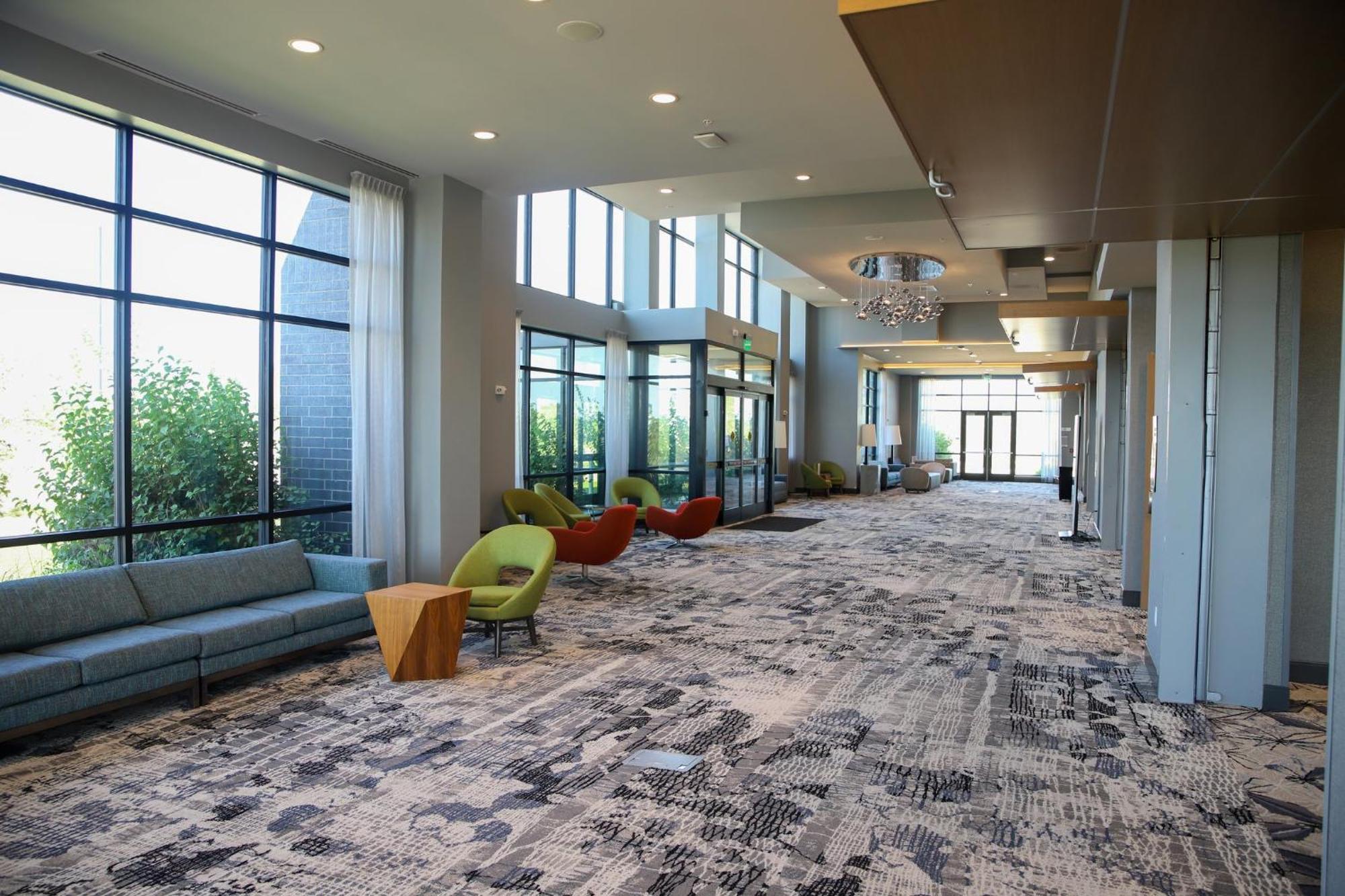 Holiday Inn & Suites Cedar Falls-Waterloo Event Ctr By Ihg Zewnętrze zdjęcie
