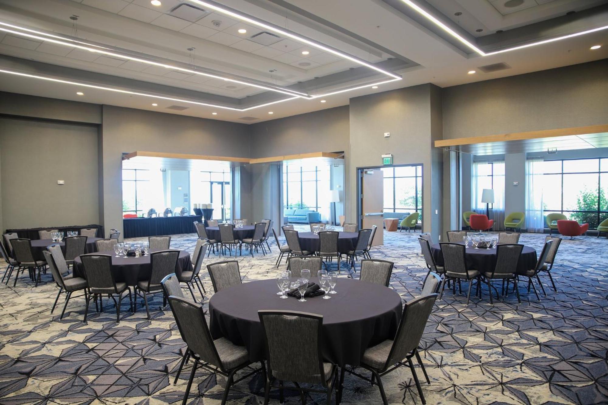 Holiday Inn & Suites Cedar Falls-Waterloo Event Ctr By Ihg Zewnętrze zdjęcie