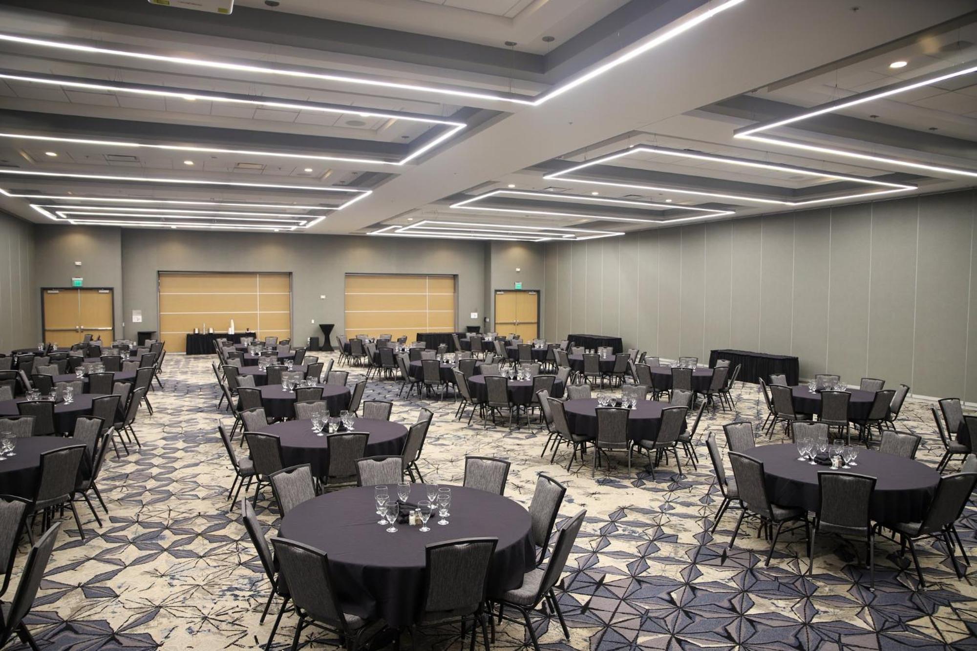 Holiday Inn & Suites Cedar Falls-Waterloo Event Ctr By Ihg Zewnętrze zdjęcie