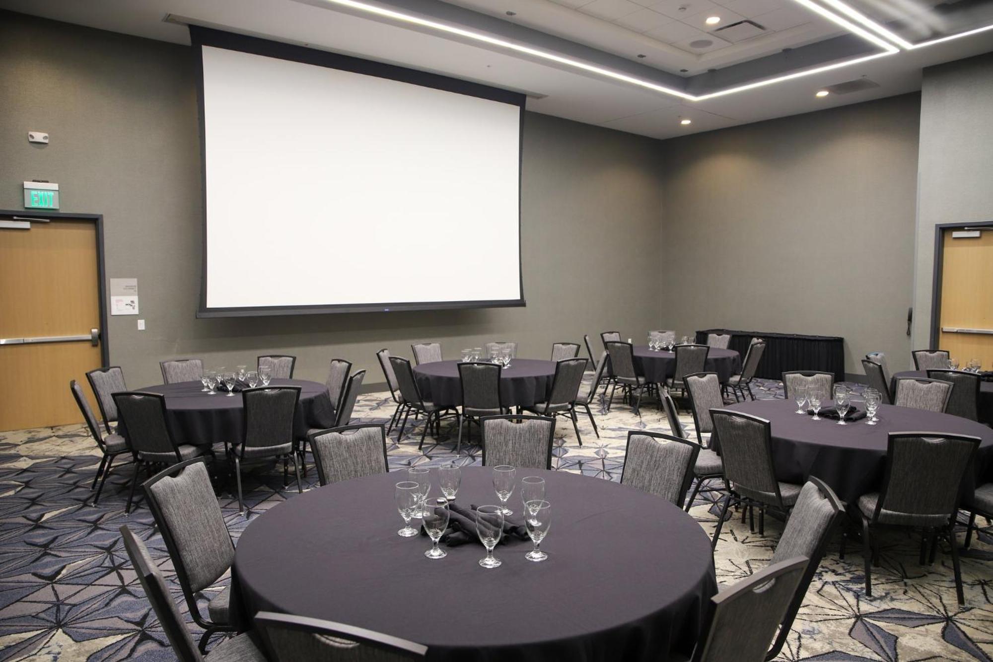 Holiday Inn & Suites Cedar Falls-Waterloo Event Ctr By Ihg Zewnętrze zdjęcie